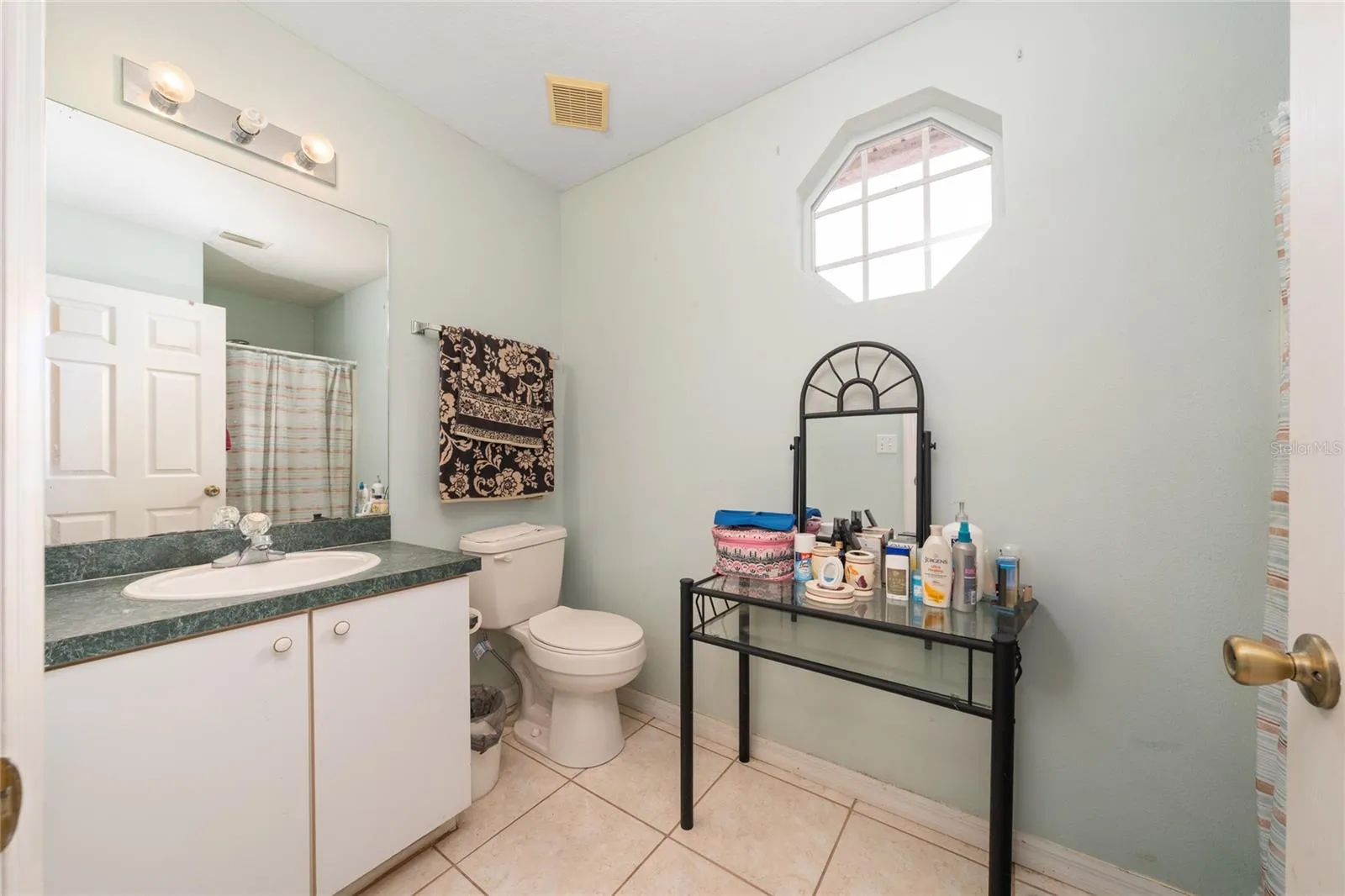 BONUS BATHROOM