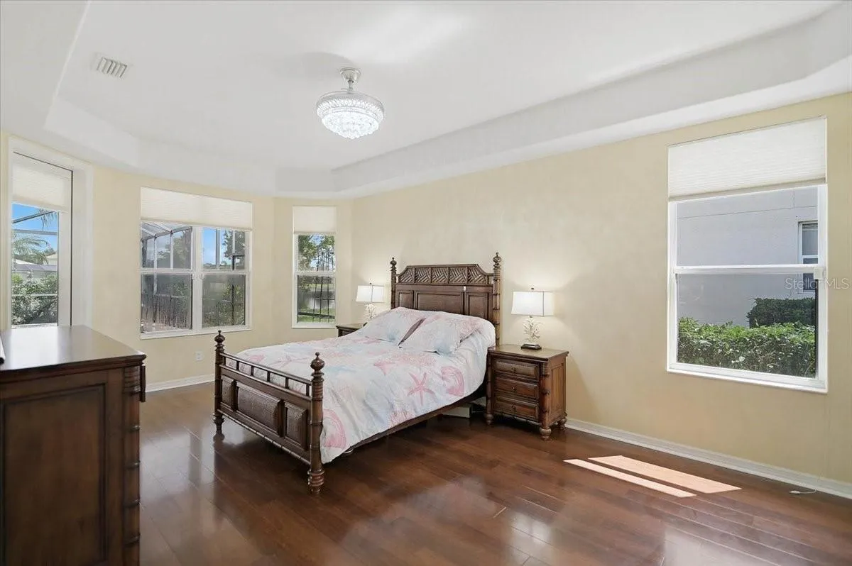 MAIN BEDROOM