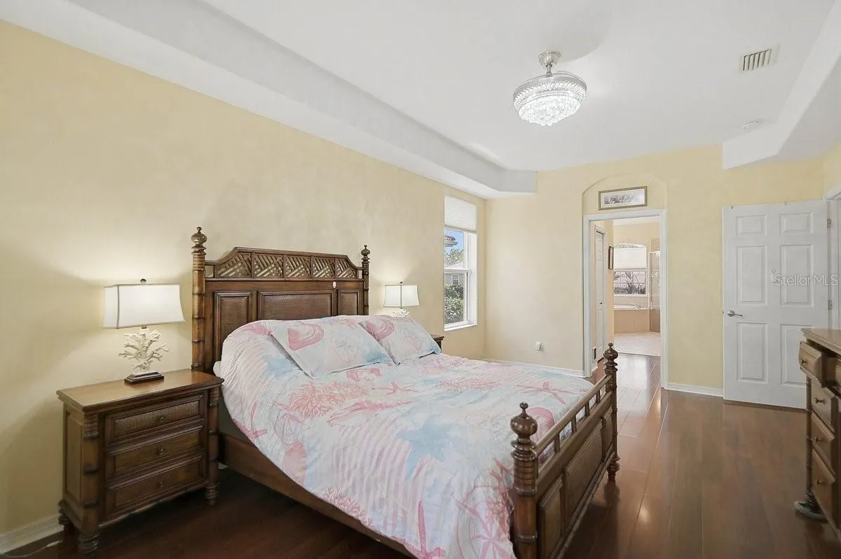 MAIN BEDROOM