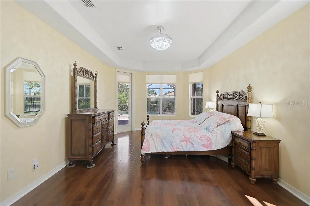 MAIN BEDROOM
