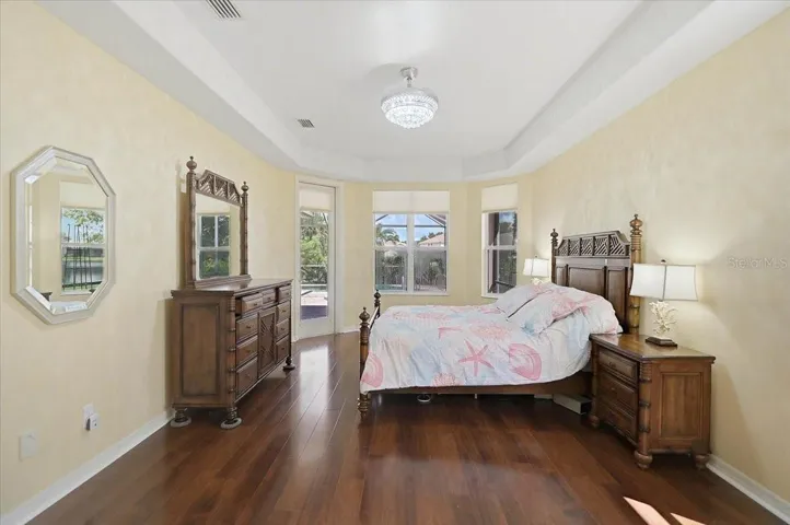 MAIN BEDROOM