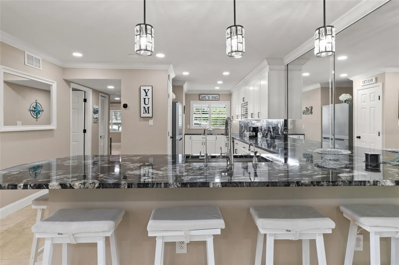 Kitchen with breakfast bar