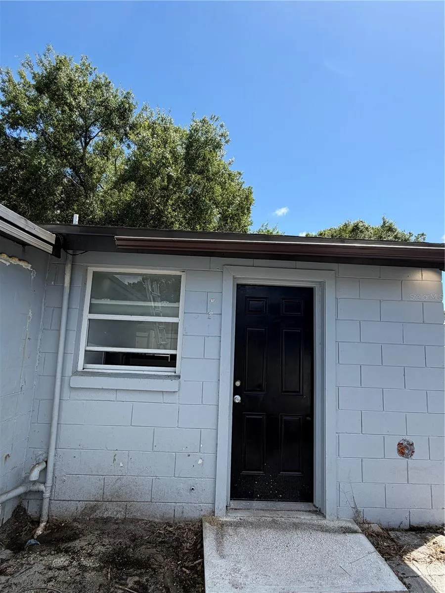 Efficiency entry on the back of the house