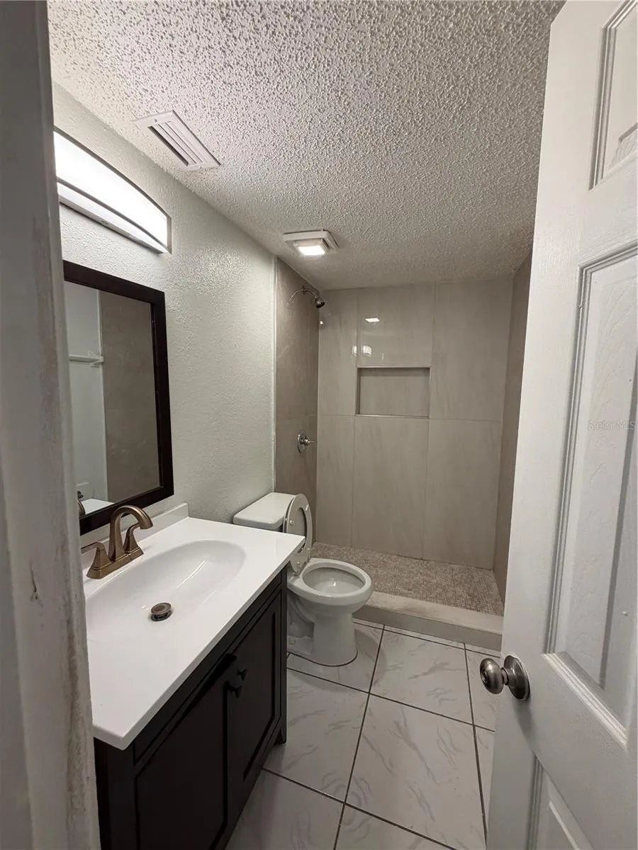 2nd bath room