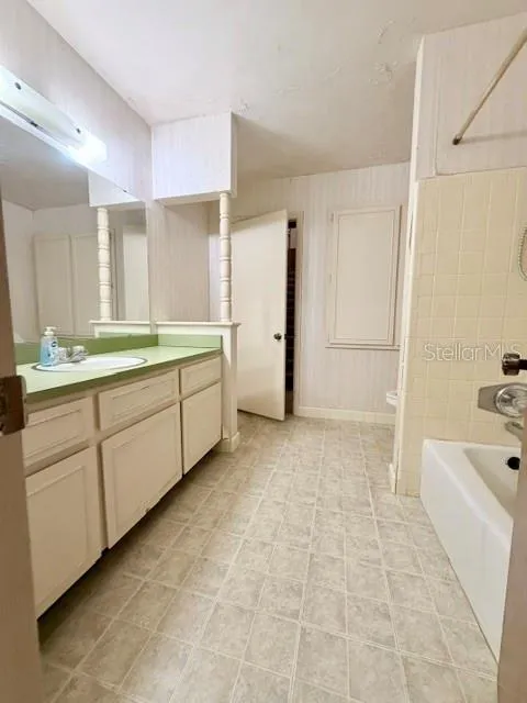 BATHROOM 1