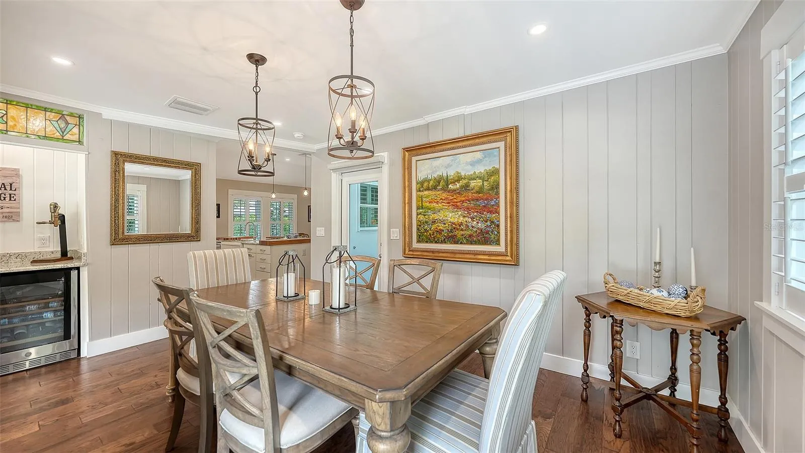 Dining Room/Bar Area