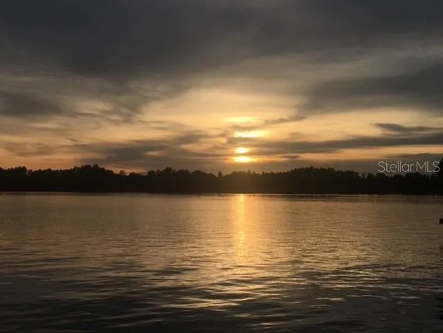 Spectacular Lake Thomas Views
