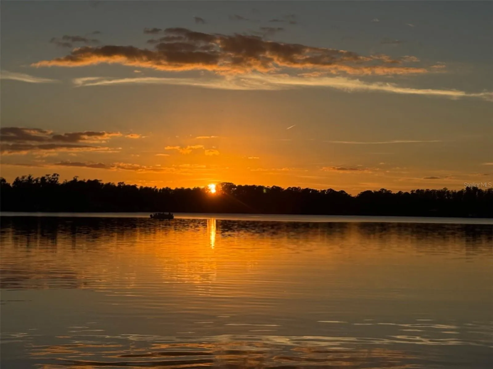 Spectacular Lake Thomas Views