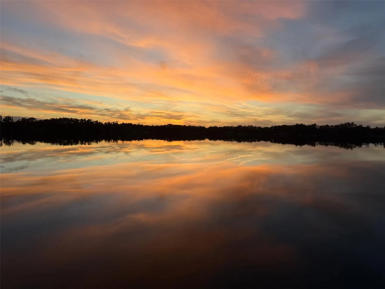 Spectacular Lake Thomas Views