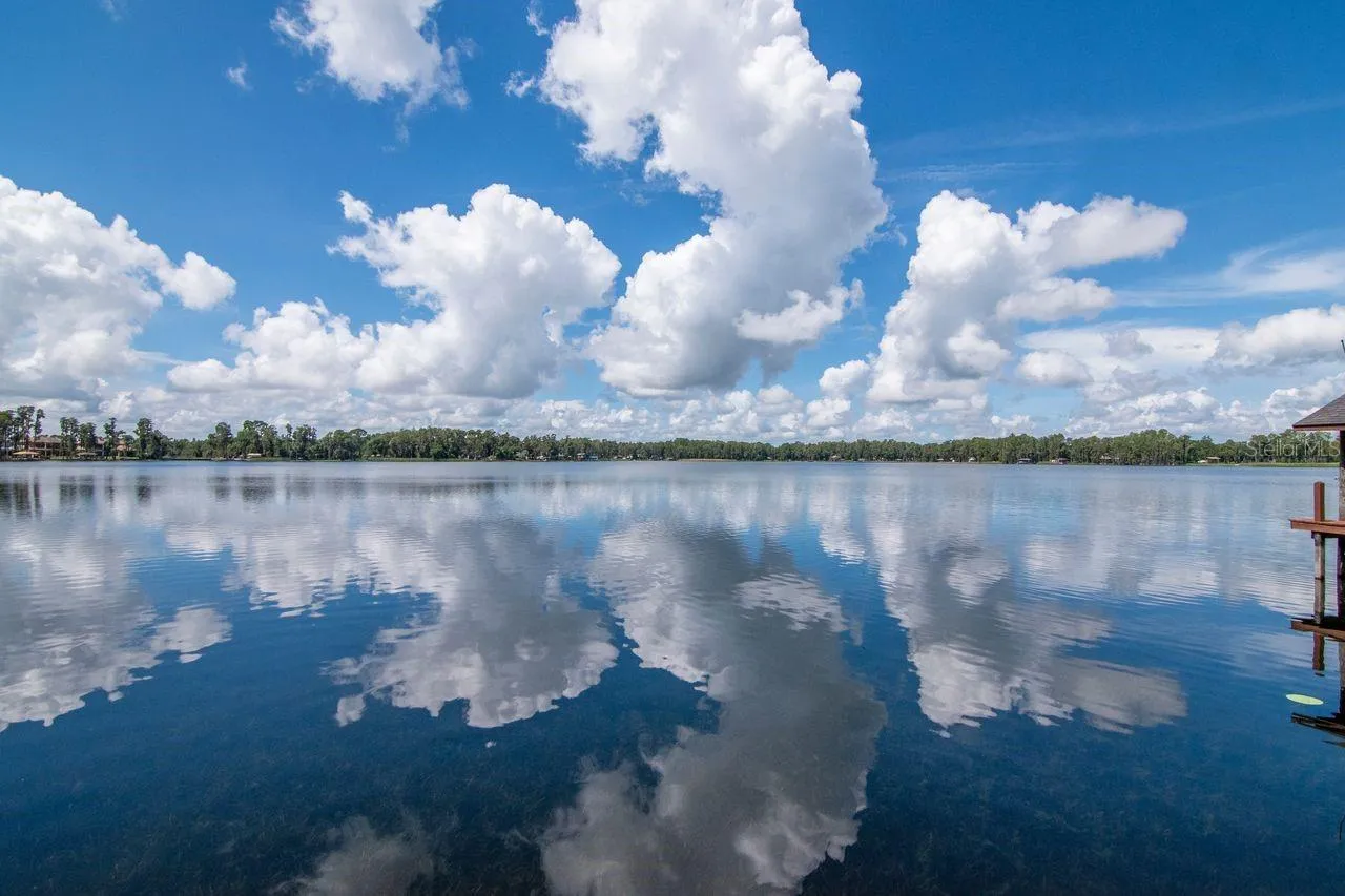 Spectacular Lake Thomas Views