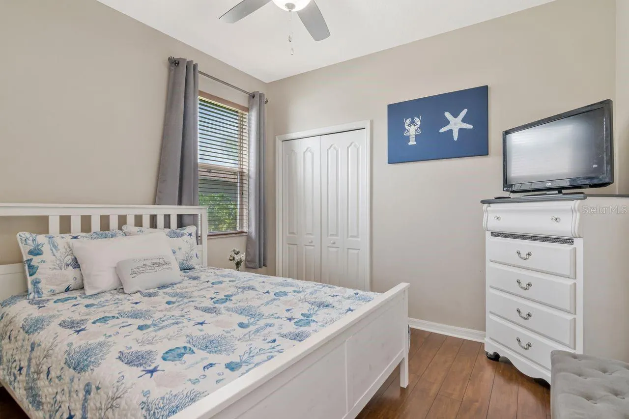 Bedroom 2 - Makes perfect guest suite with a full bath nearby and 3 way split floorplan