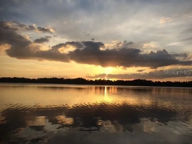 Spectacular Lake Thomas Views