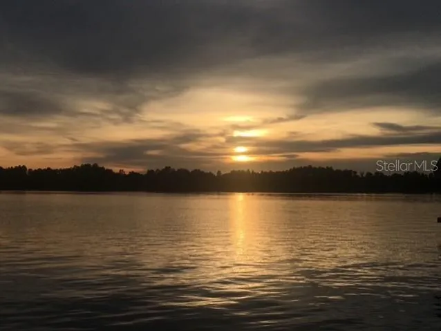 Spectacular Lake Thomas Views