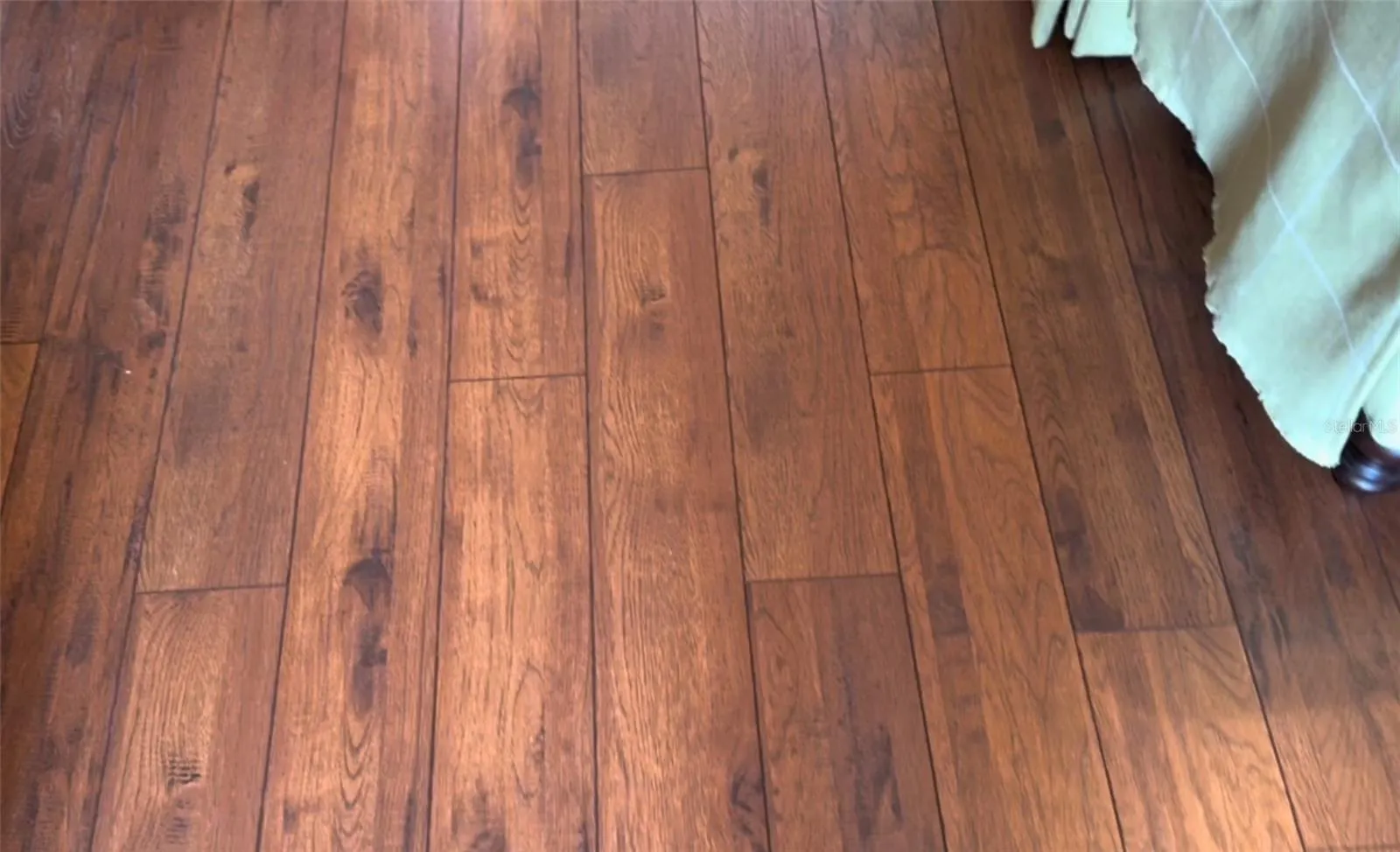 Handscraped Laminate Floring