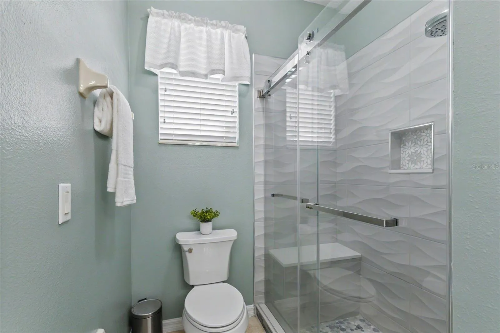 Updated Shower in Pool Bath