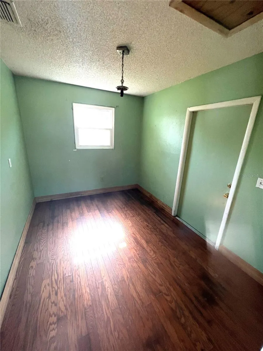 Flex room/Dinning room