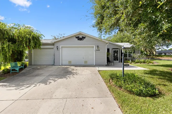 BEAUTIFUL HOME WITH 2 1/2 GARAGE