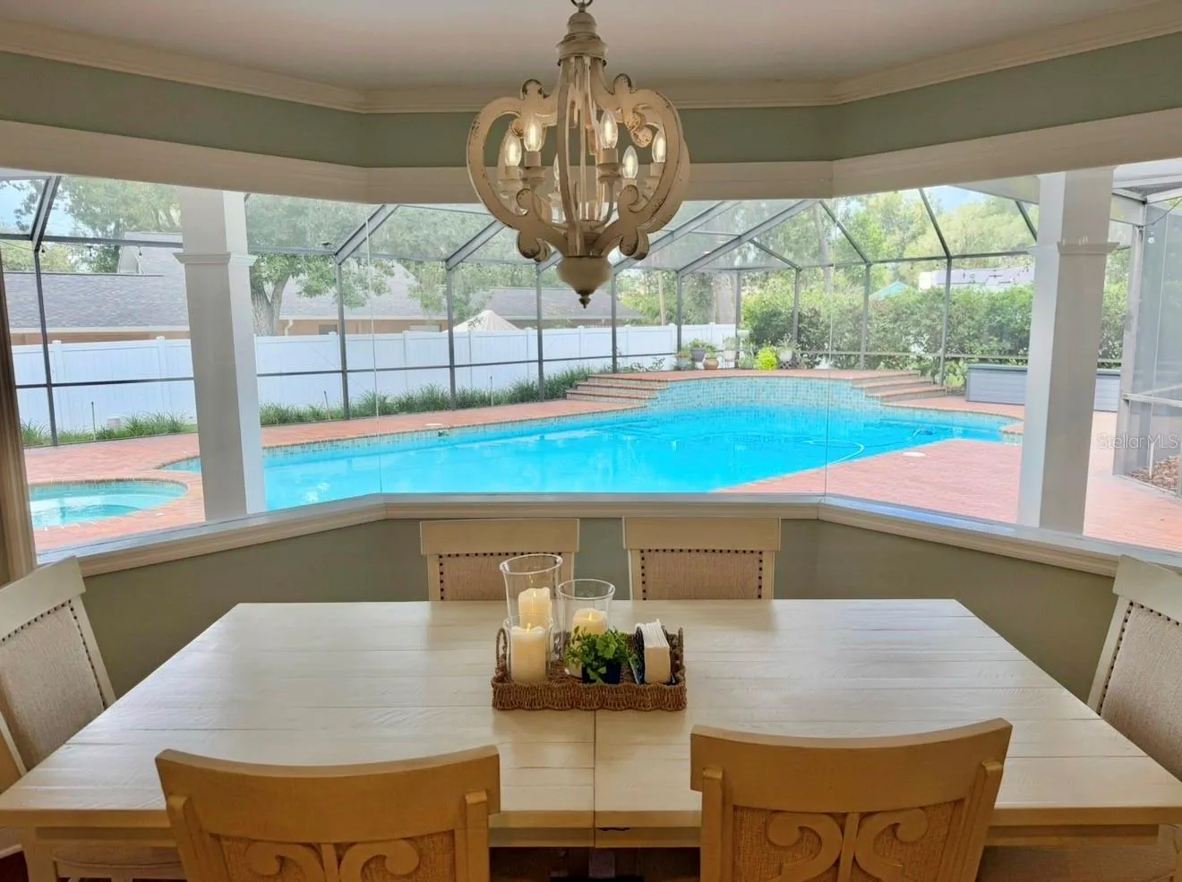 Breakfast Nook with lanai and pool view