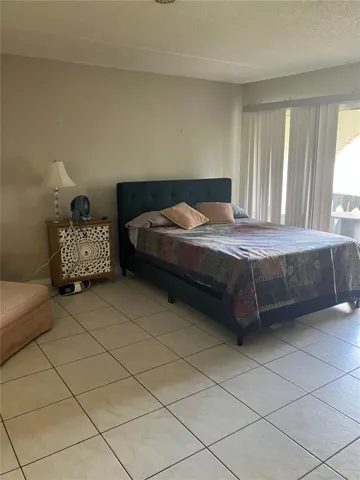 FLEX SPACE OR LIVING ROOM