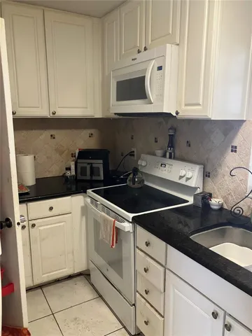 BLACK GRANITE COUNTER TOPS WITH DESIGNER BACK SPLASH