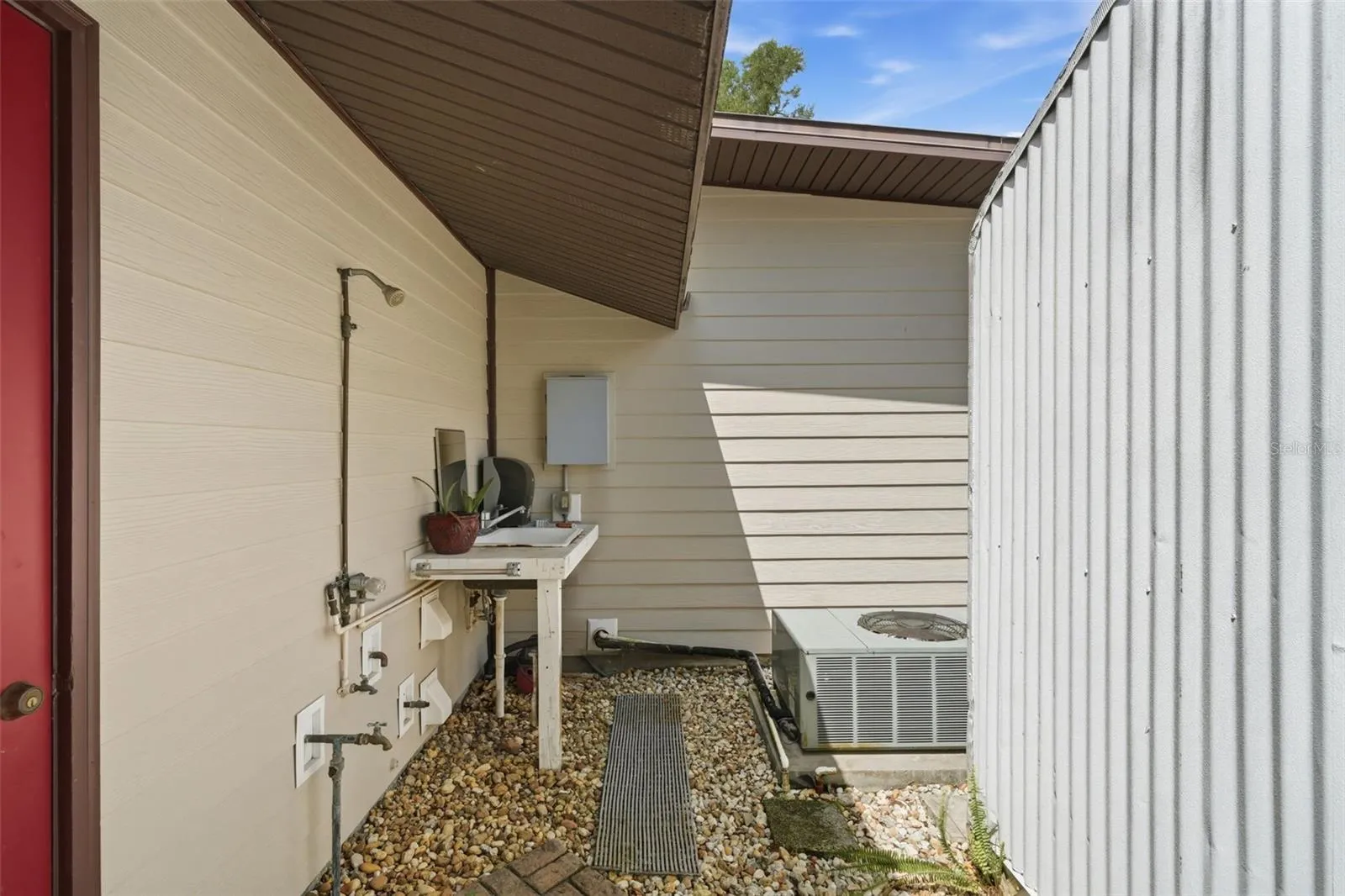 OUTDOOR SINK
