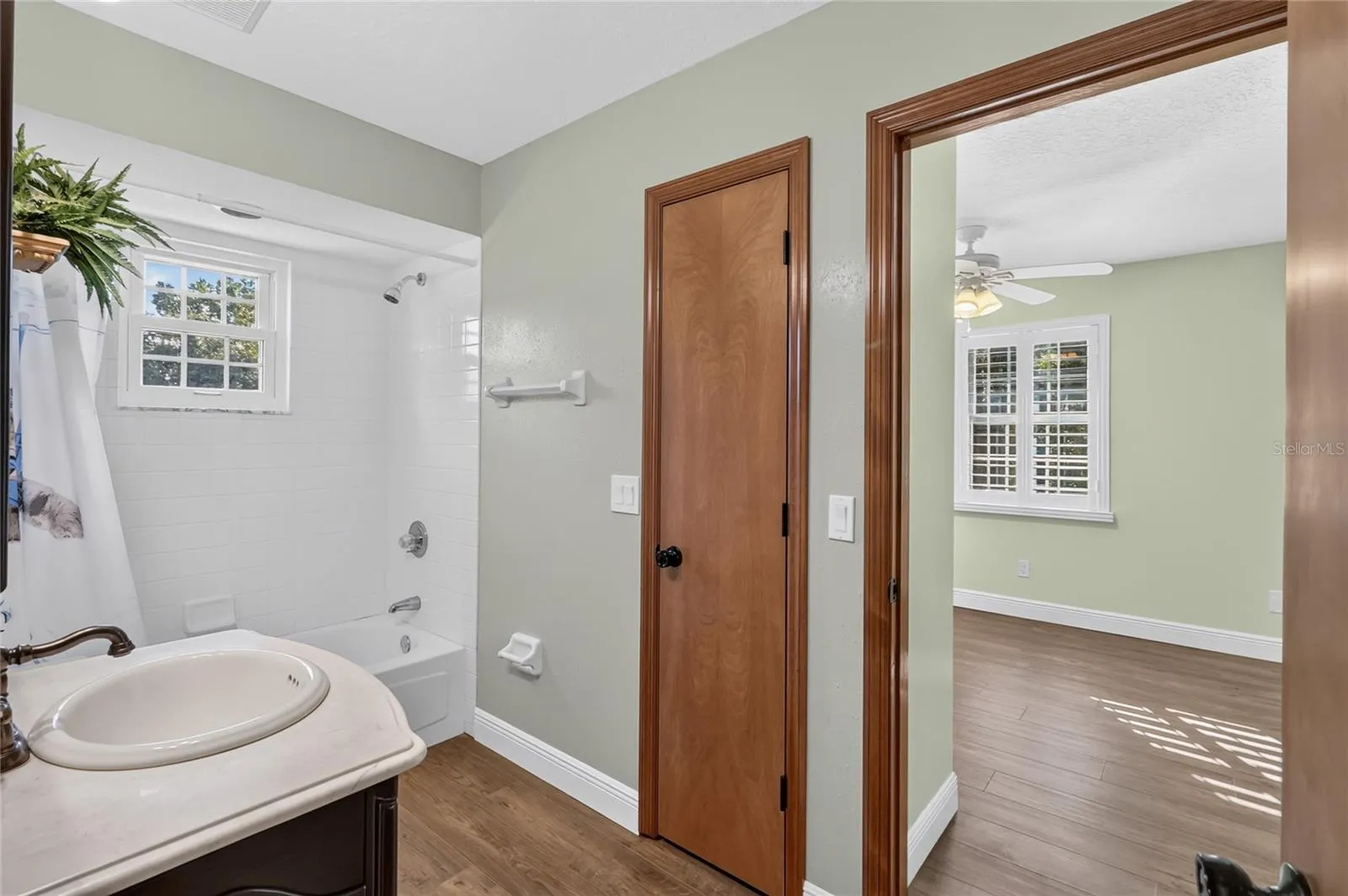 Jack &amp; Jill bathroom