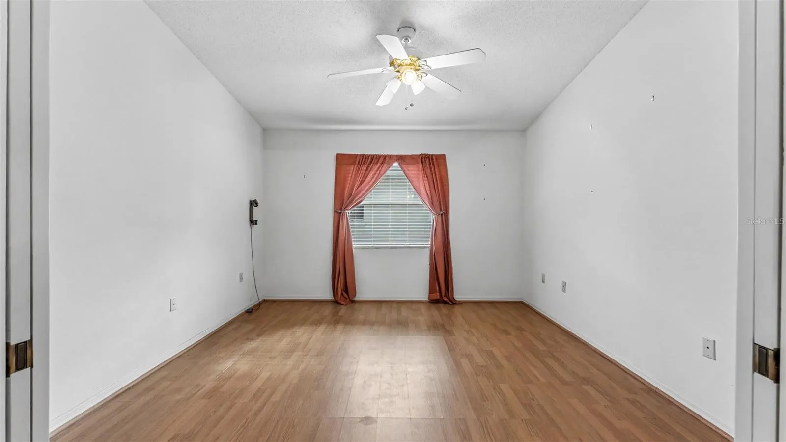 bonus room/office/den