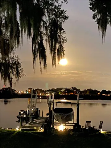 Boat and Jet Skis do no convey