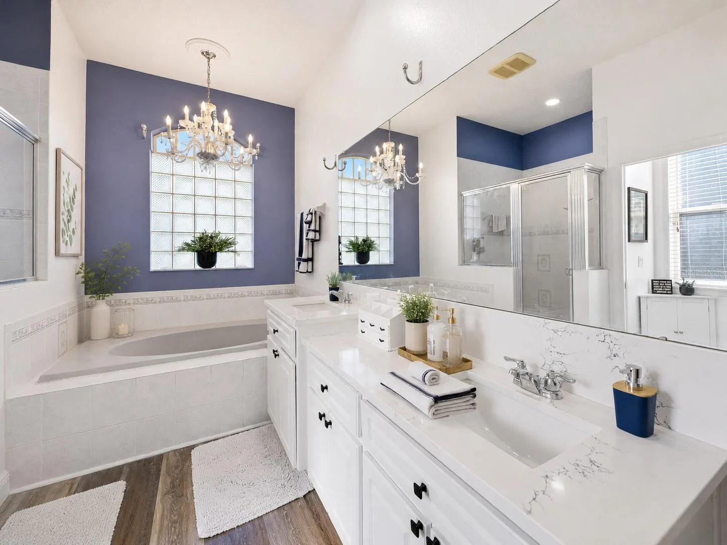 Master bath with seperate shower