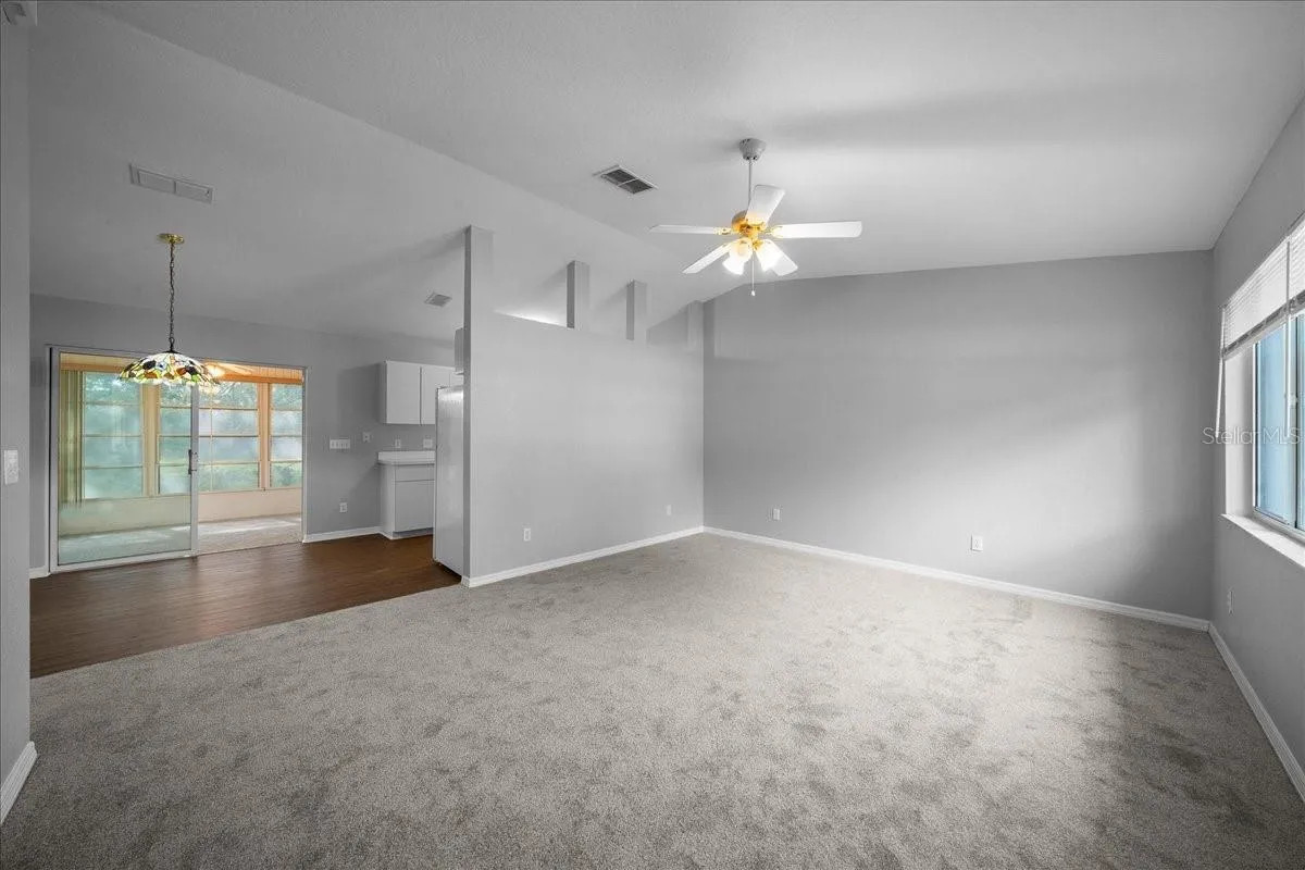 living room/dining area