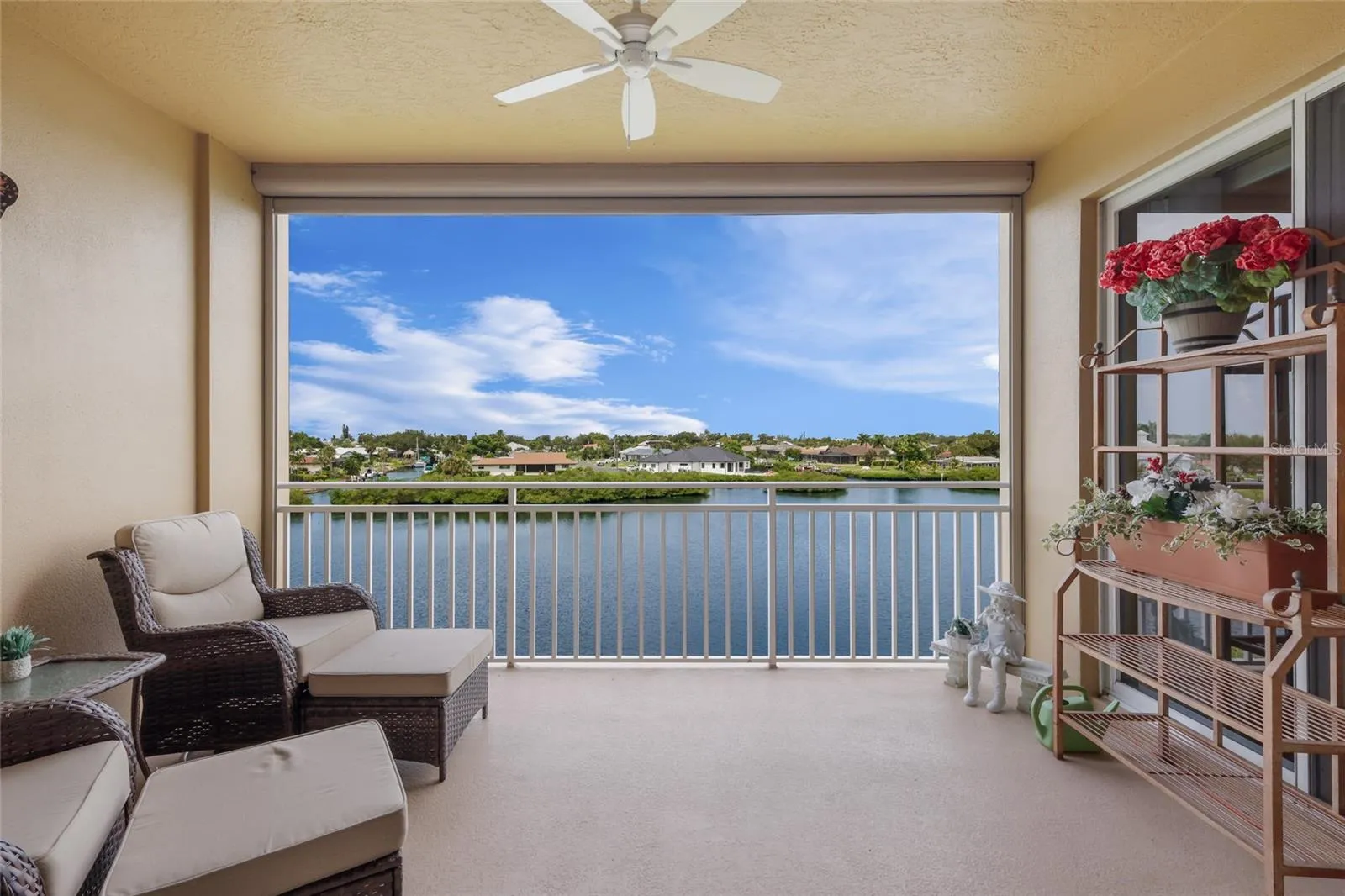 Boaters dream condo with amazing views..