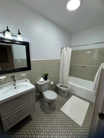 Master Bedroom Bathroom
