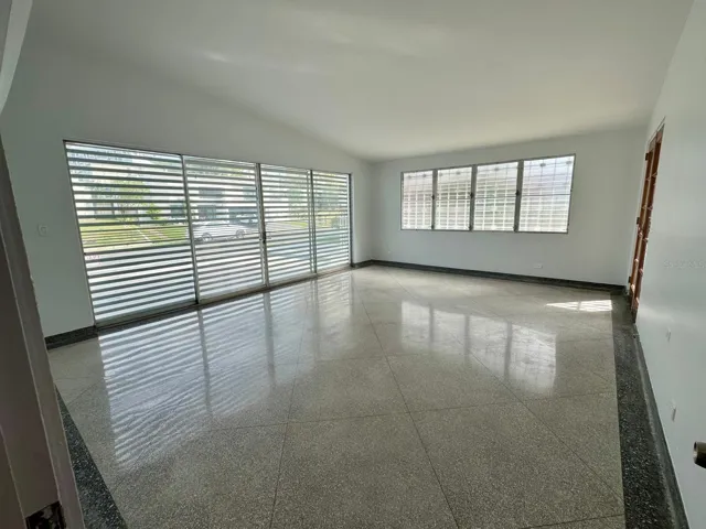 Family Room- Ample