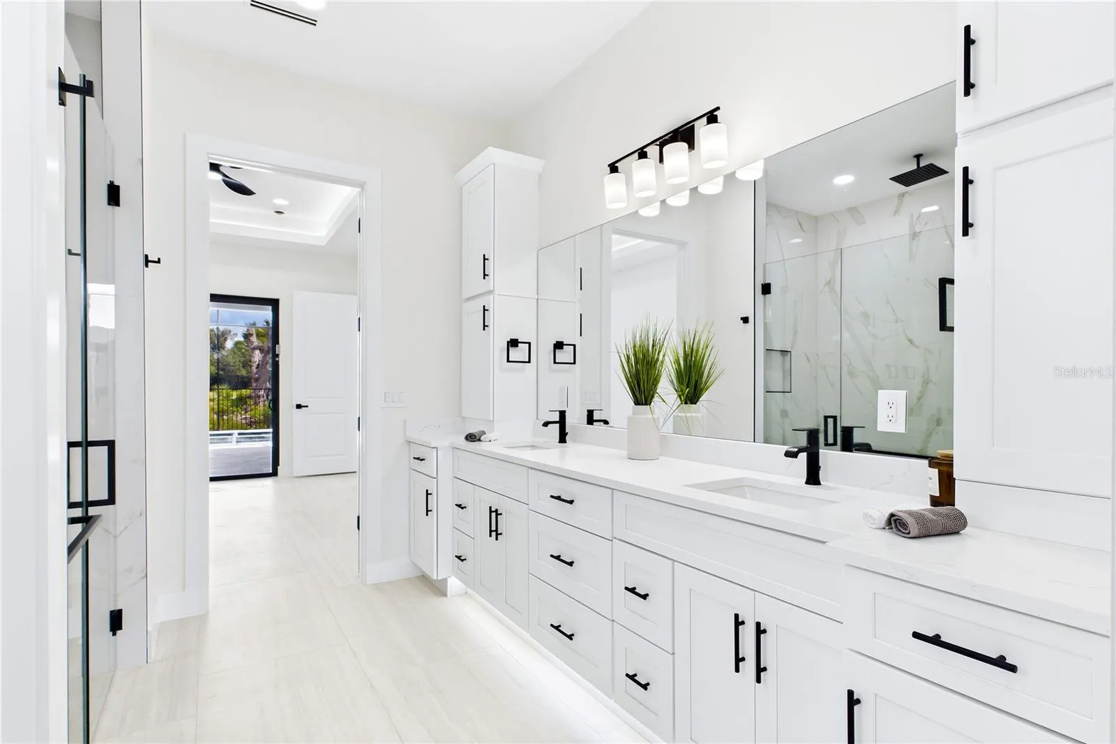 Private water closet &amp; natural light create BRIGHT &amp; SERENE RETREAT!