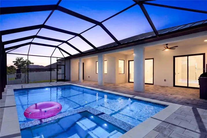 SCREENED LANAI w/ PERFECT SETTING TO RELAX in SPA, SWIM in HEATED POOL, or HOST UNFORGETTABLE BBQs!