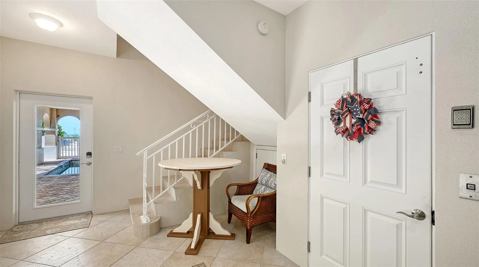 Entry foyer (elevator)