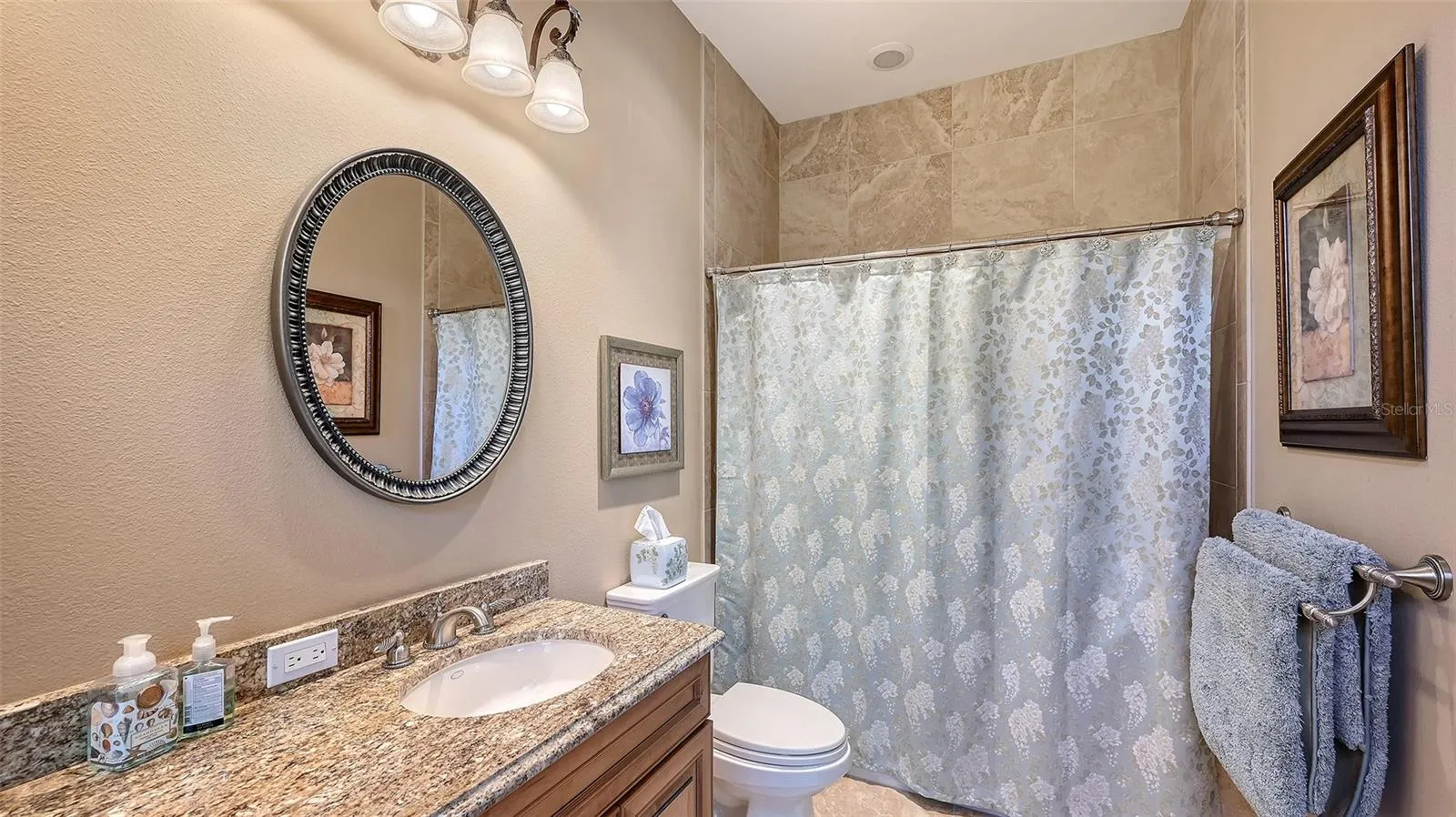 Ensuite bath for bedroom 2
