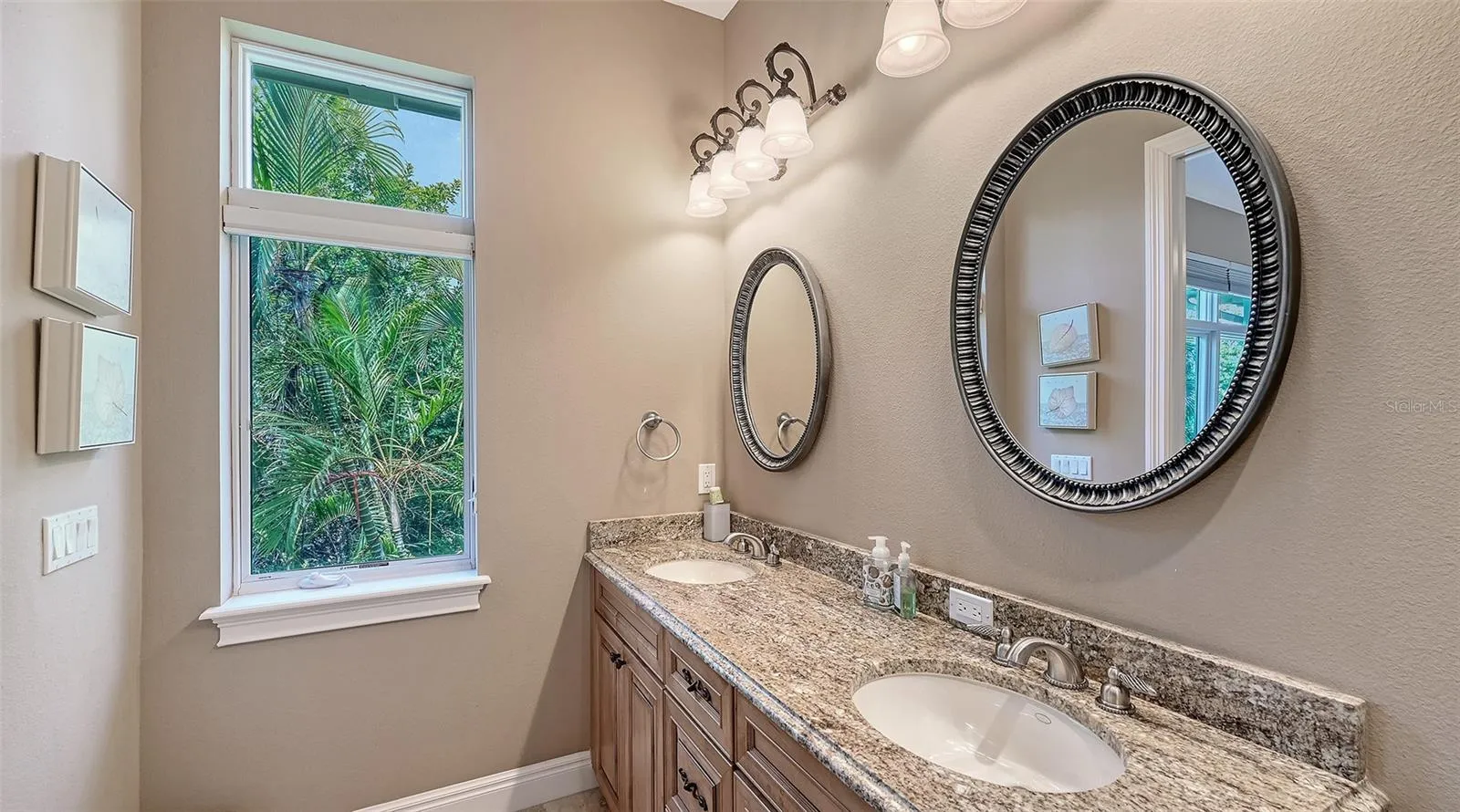Ensuite bath for bedroom 2