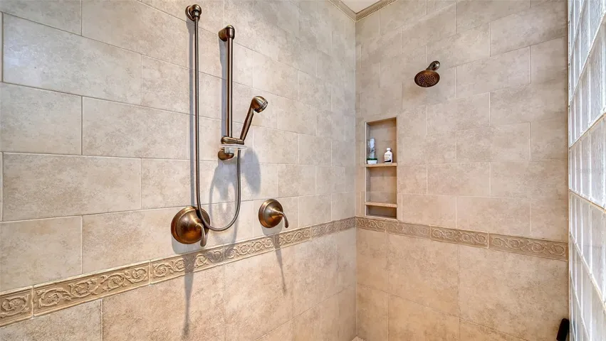 Dual shower heads