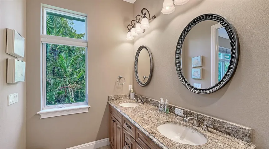 Ensuite bath for bedroom 2