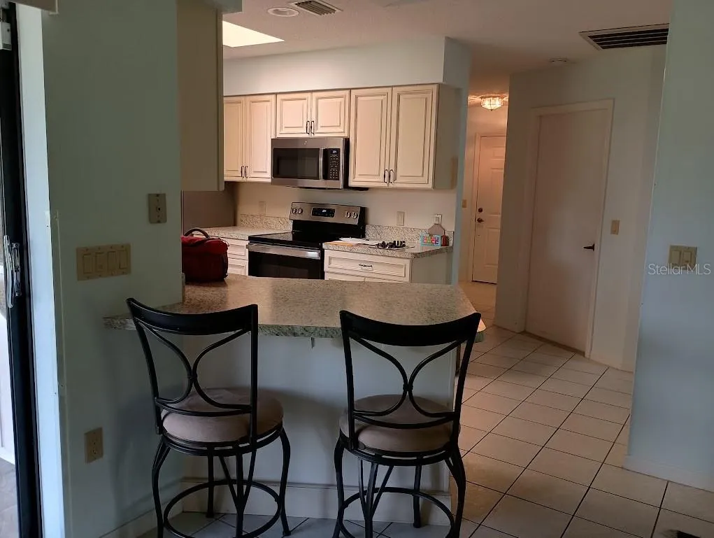 BREAKFAST BAR