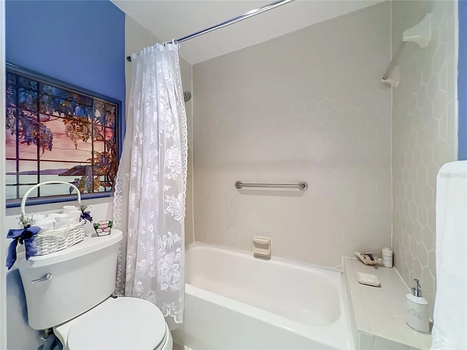 Master Bathroom with Shower/Tub