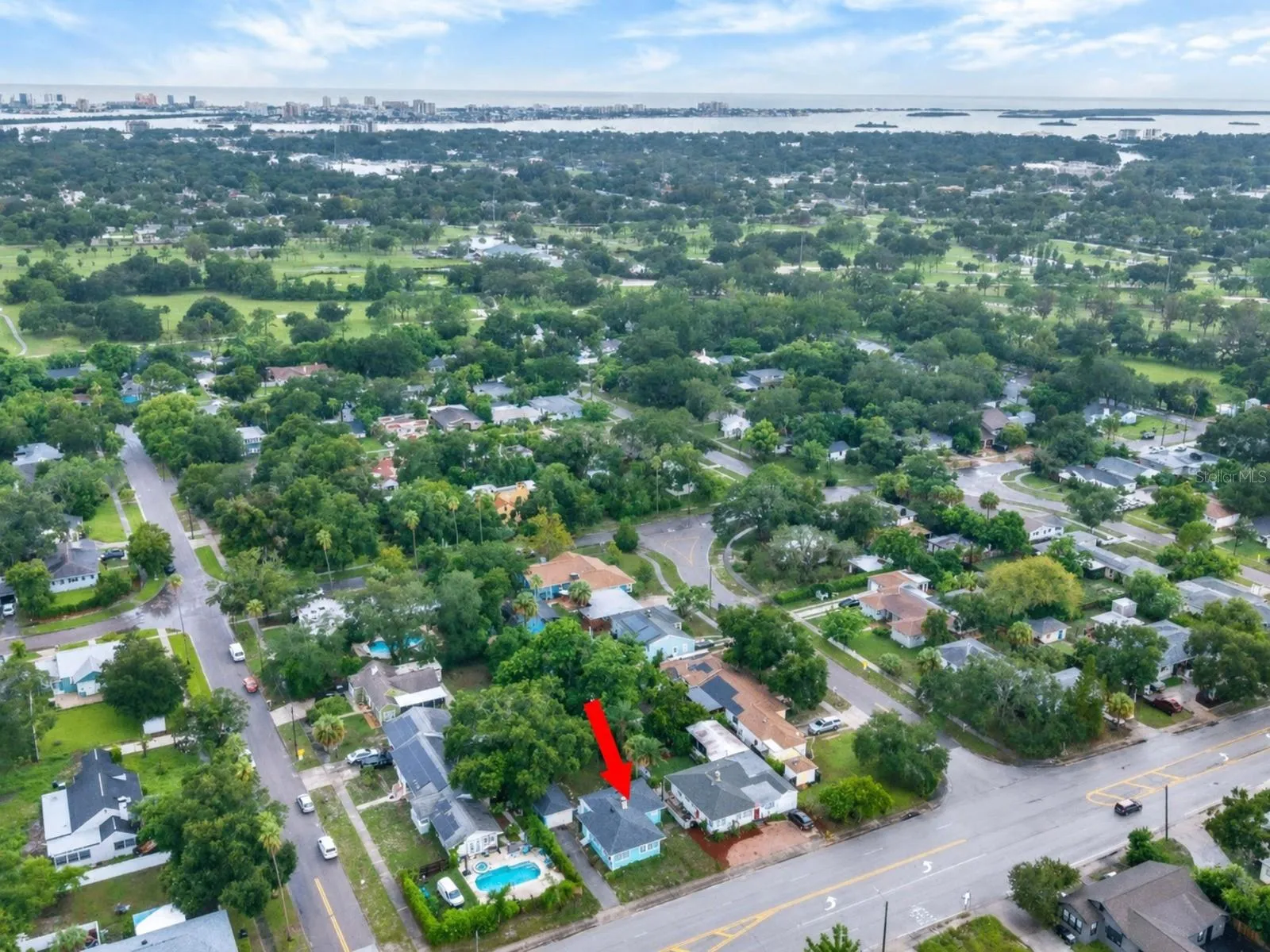 Easy access to downtown Clearwater, Dunedin and Tampa