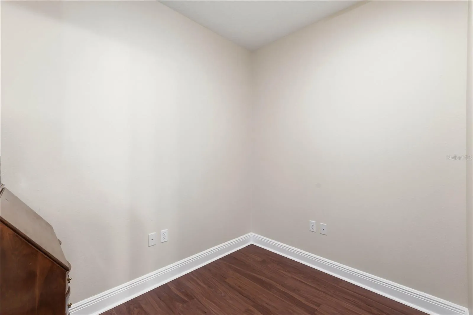 extra office room/ den (7x9)