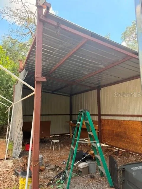 Metal lean-to