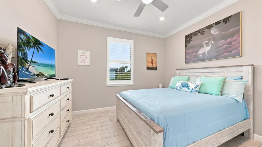 Den to 3rd bedroom
