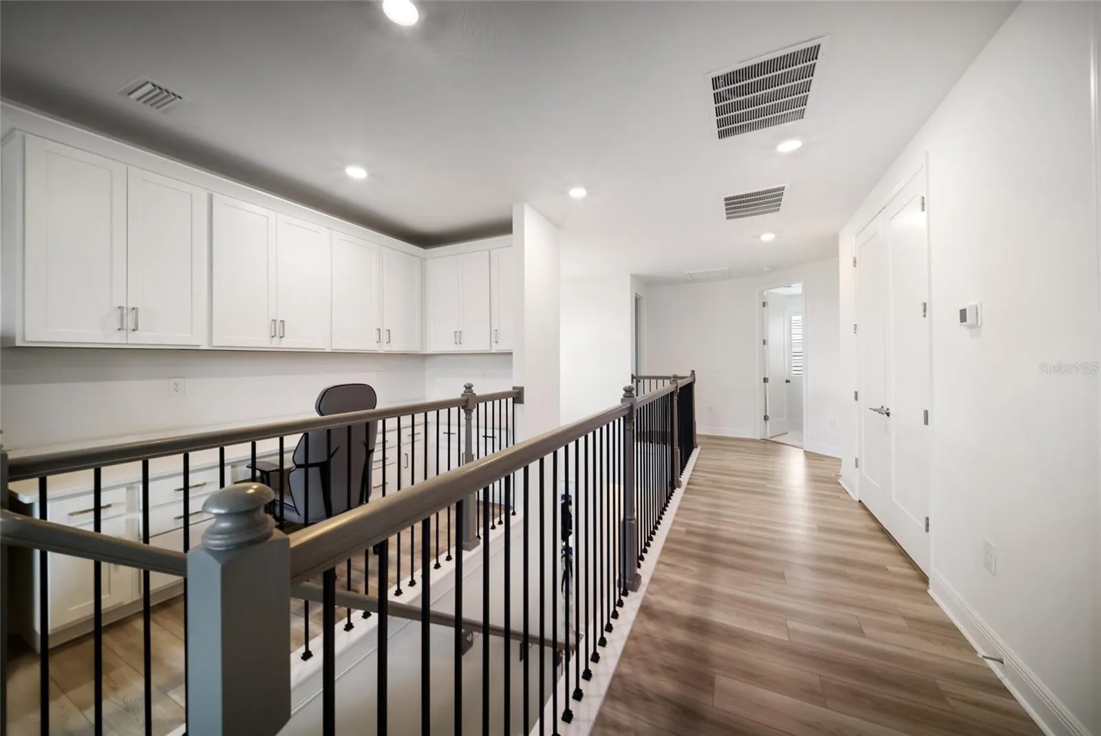 Large 2nd Floor Living