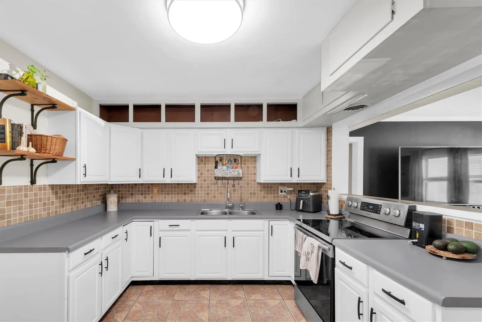 Spacious Kitchen