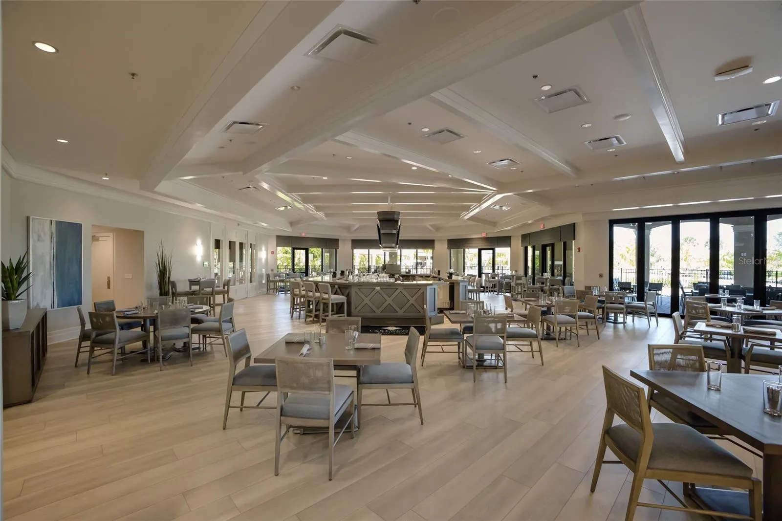 Clubhouse casual dining
