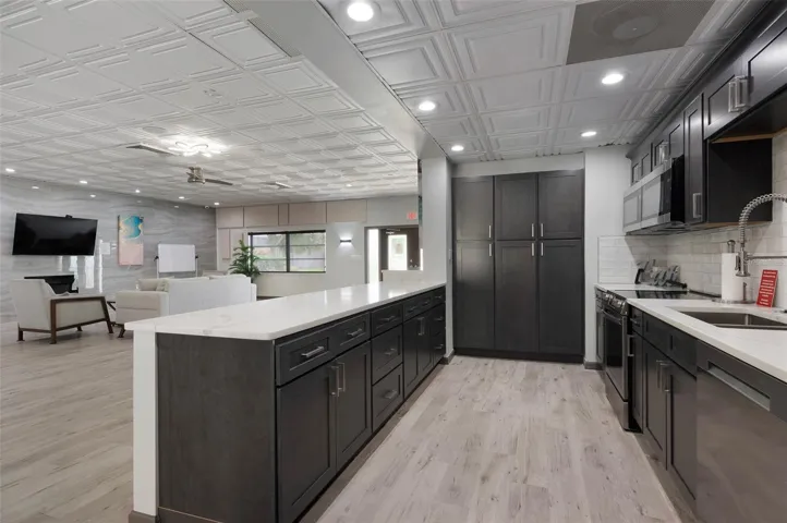 2 Clubhouses and 2 kitchens for you to use. Boca Ceiga hosts many social events. Something for everyone!